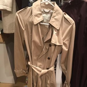 Banana republic women’s trench coat size M
